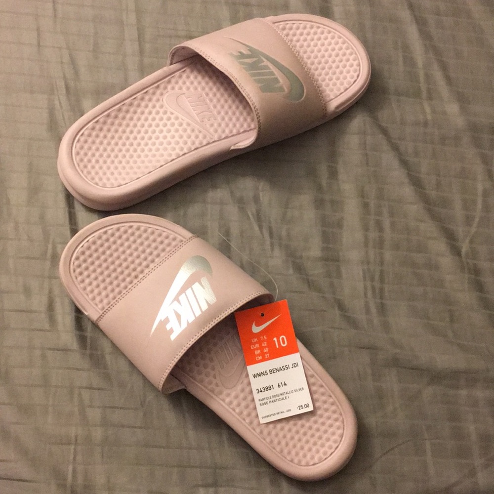 Nike Women’s Benassi Slides